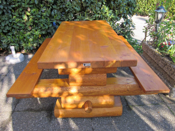 Autres tables en mélèze  / avec ou sans bancs intégrés – Image 2
